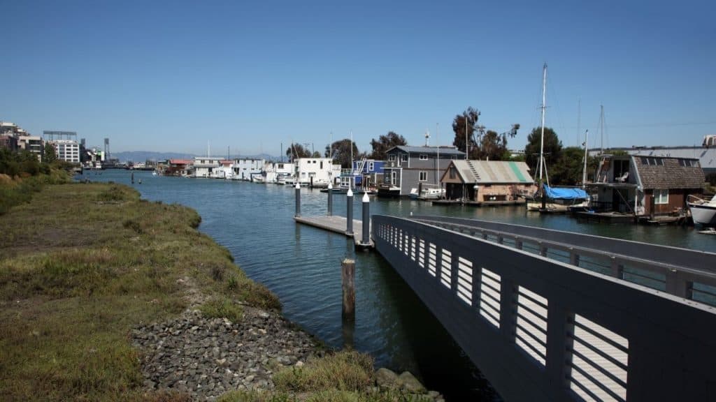 Ultimate Guide To Buying A Houseboat property help